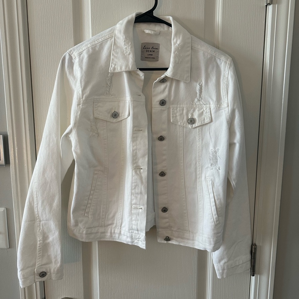 🚨LIQUIDATION🚨White, distressed, jean jacket